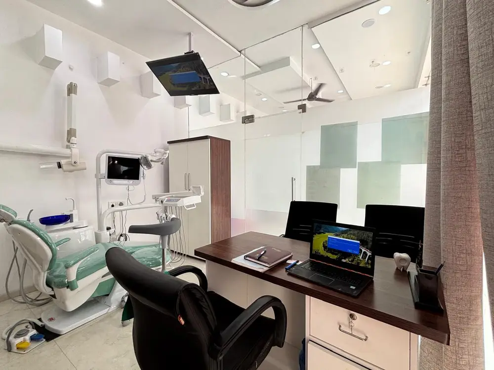 Treatment room and doctor's desk